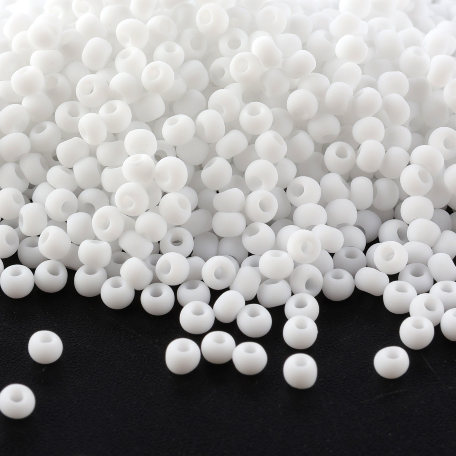 خرز بذور CJ 11/0 أسود وأبيض غي - مراجعة Seed Bead Tube وسعره