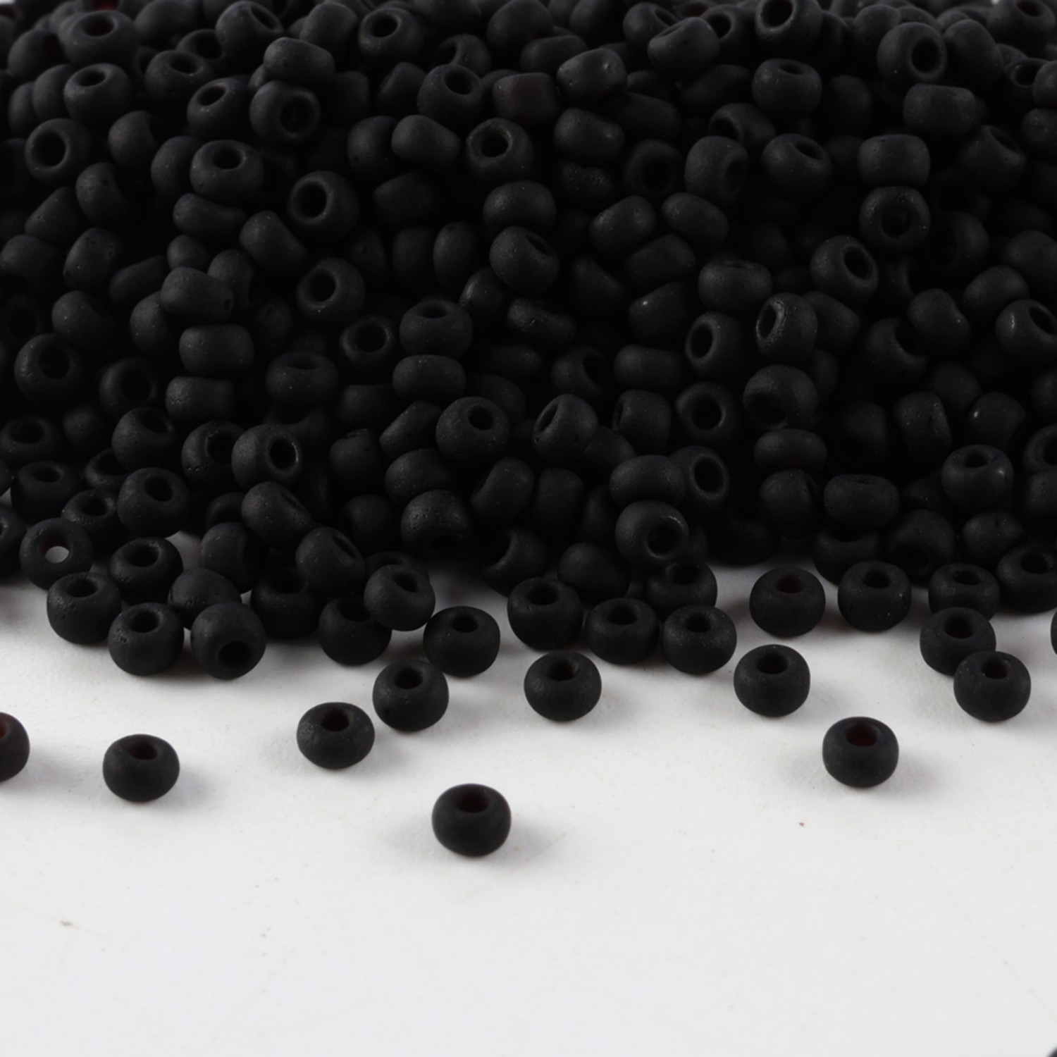 خرز بذور CJ 11/0 أسود وأبيض غي - مراجعة Seed Bead Tube وسعره